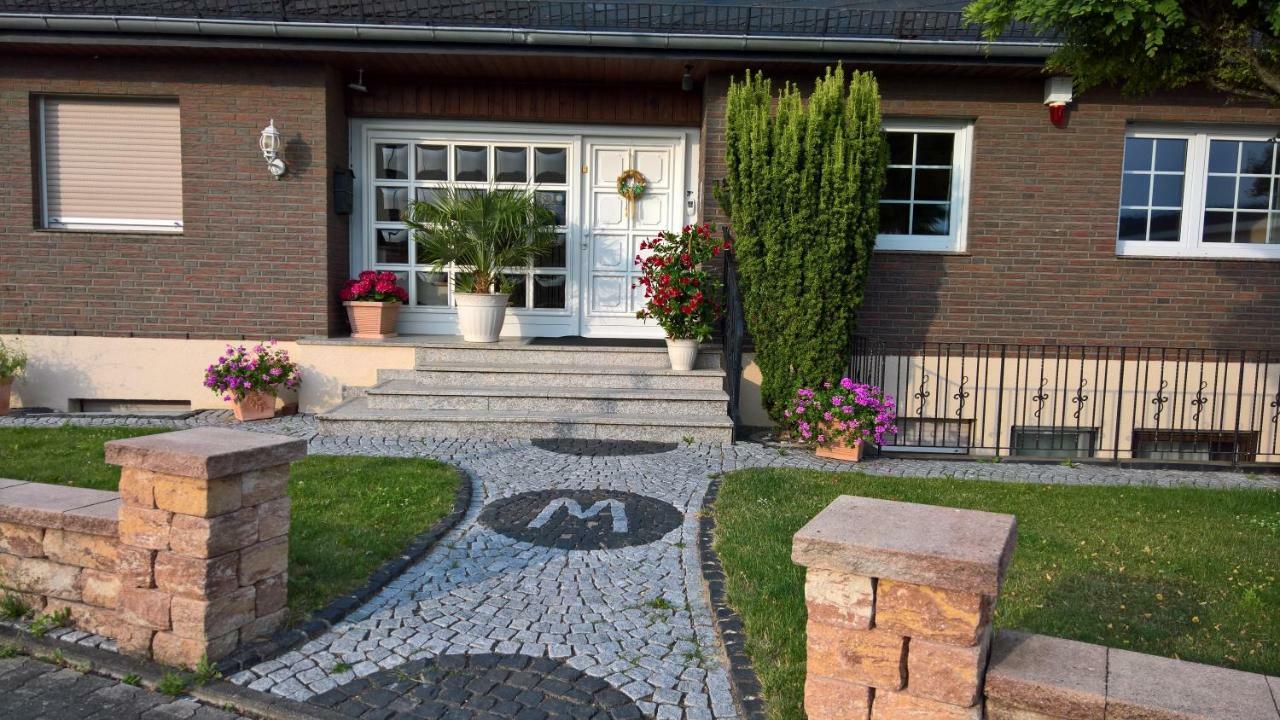 Pension An Den Weinbergen Walluf Екстериор снимка
